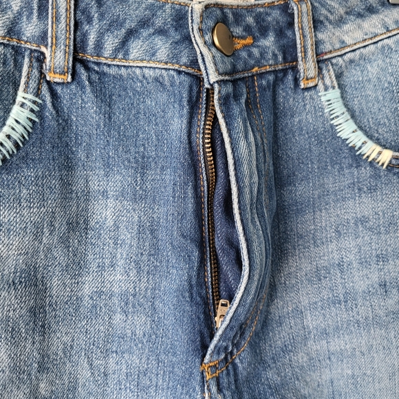 French Connection cut off blue denim with embroidered trim jean shorts Sz 8 - Picture 3 of 7